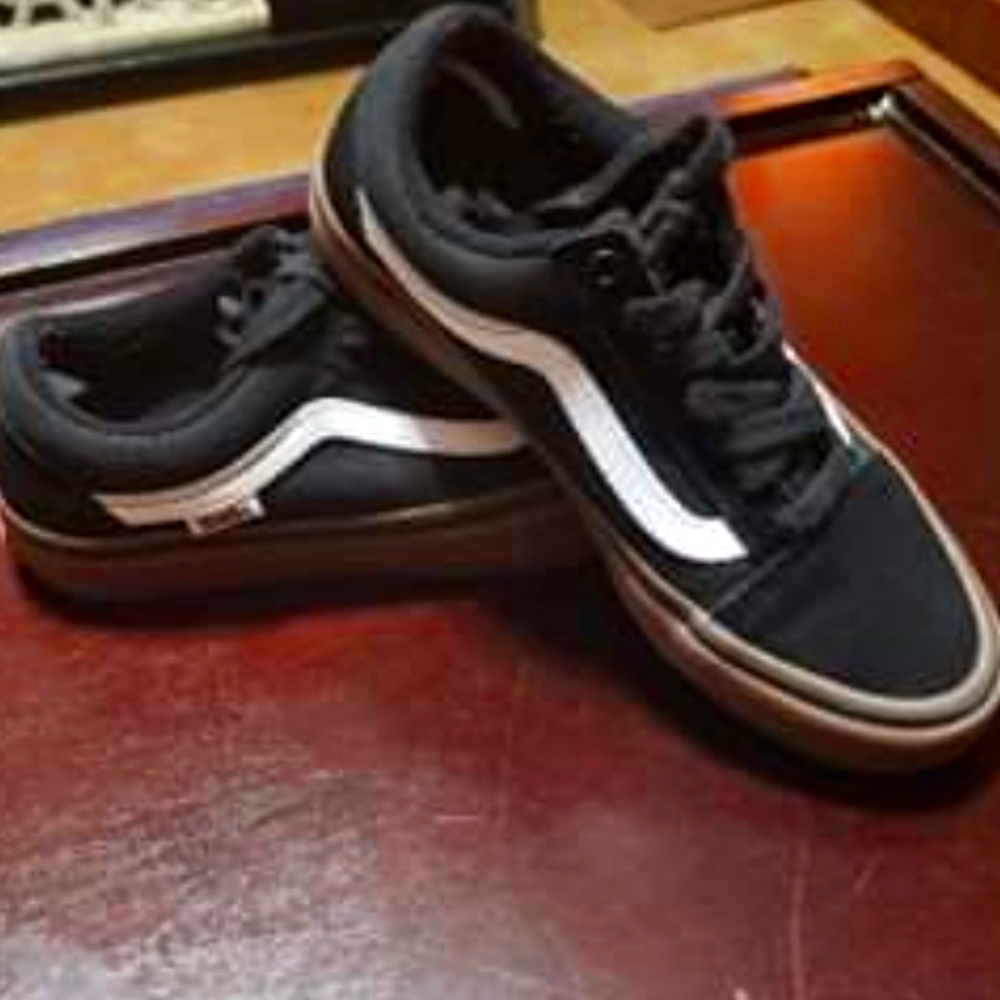 Vans tennis shoes size 4
